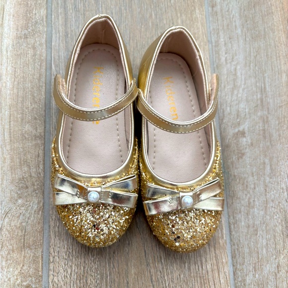 Kideren Other - Kideren Glittery Gold Mary Janes Size 9M